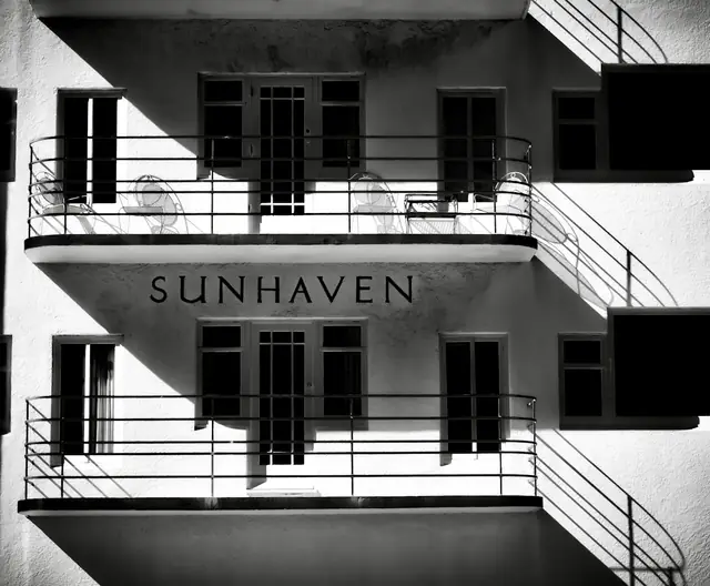 Dikey Profil Modern Balkon Korkuluğu — benzer uygulama örneği