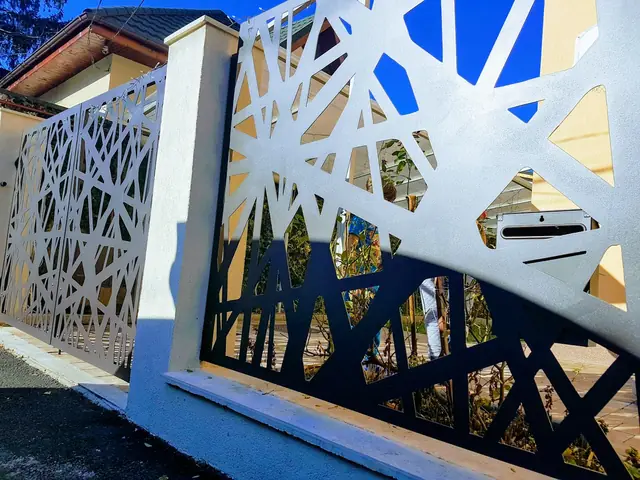 Lazer Kesim Geometrik Sürgülü Kapı — benzer uygulama örneği